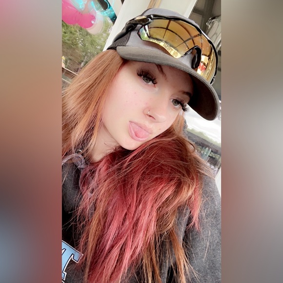 Meet your Posher, Alexis - Picture 3 of 7